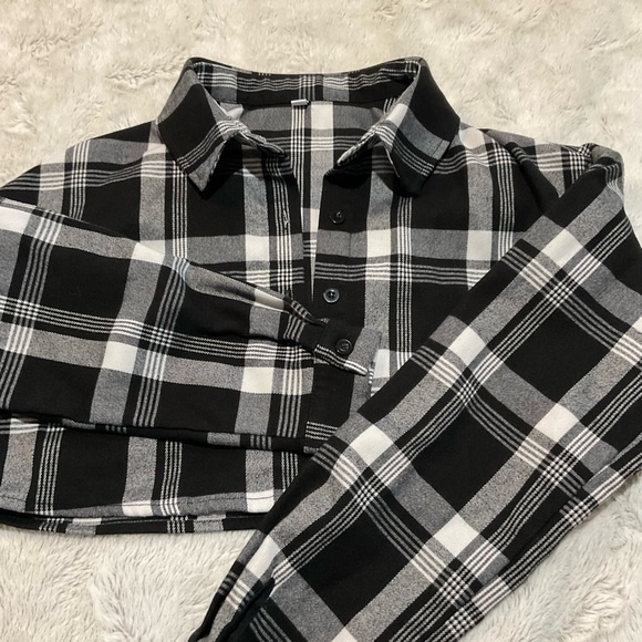 SHEIN Tops - Shein Black and White Plaid Button-Up Cropped Shirt